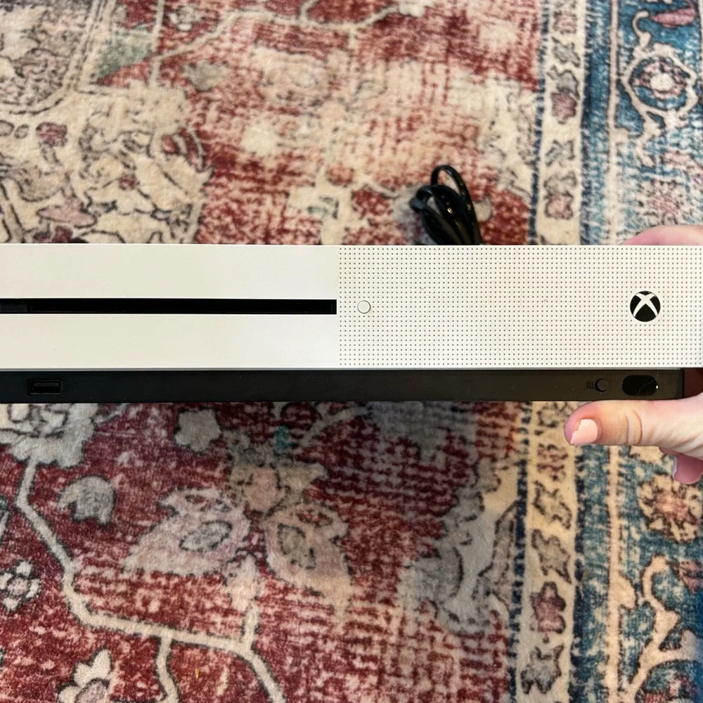 Xbox One S in White